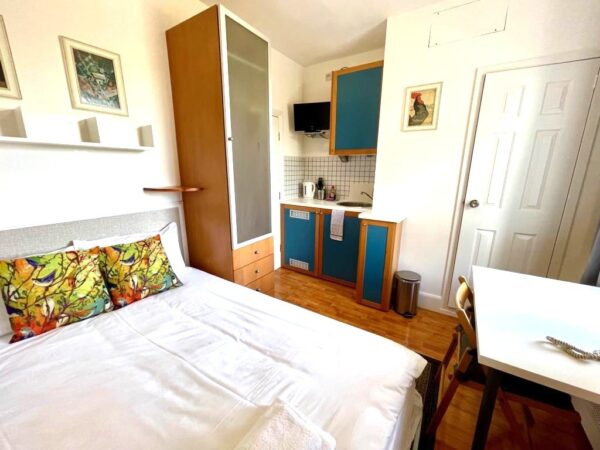 Flat Parfrey Street in Greater London