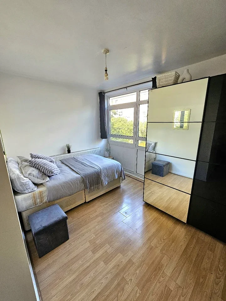 Room Brock Place in Greater London