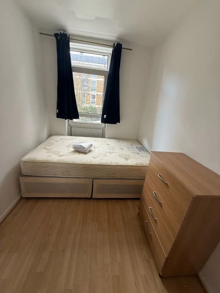 Room Brock Place in Greater London