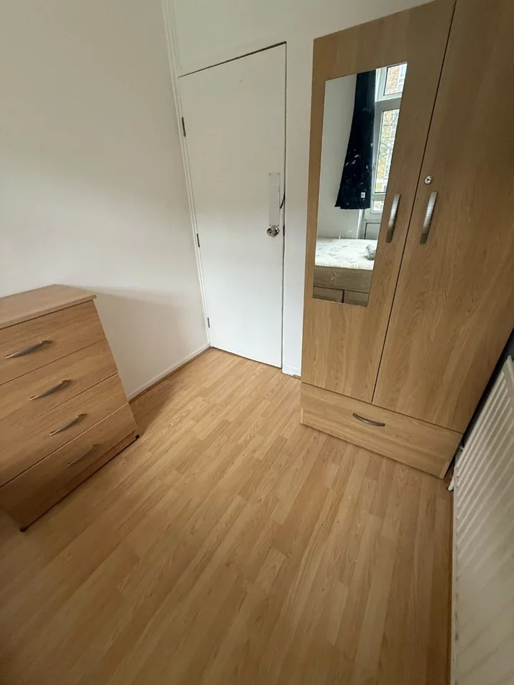 Room Brock Place in Greater London