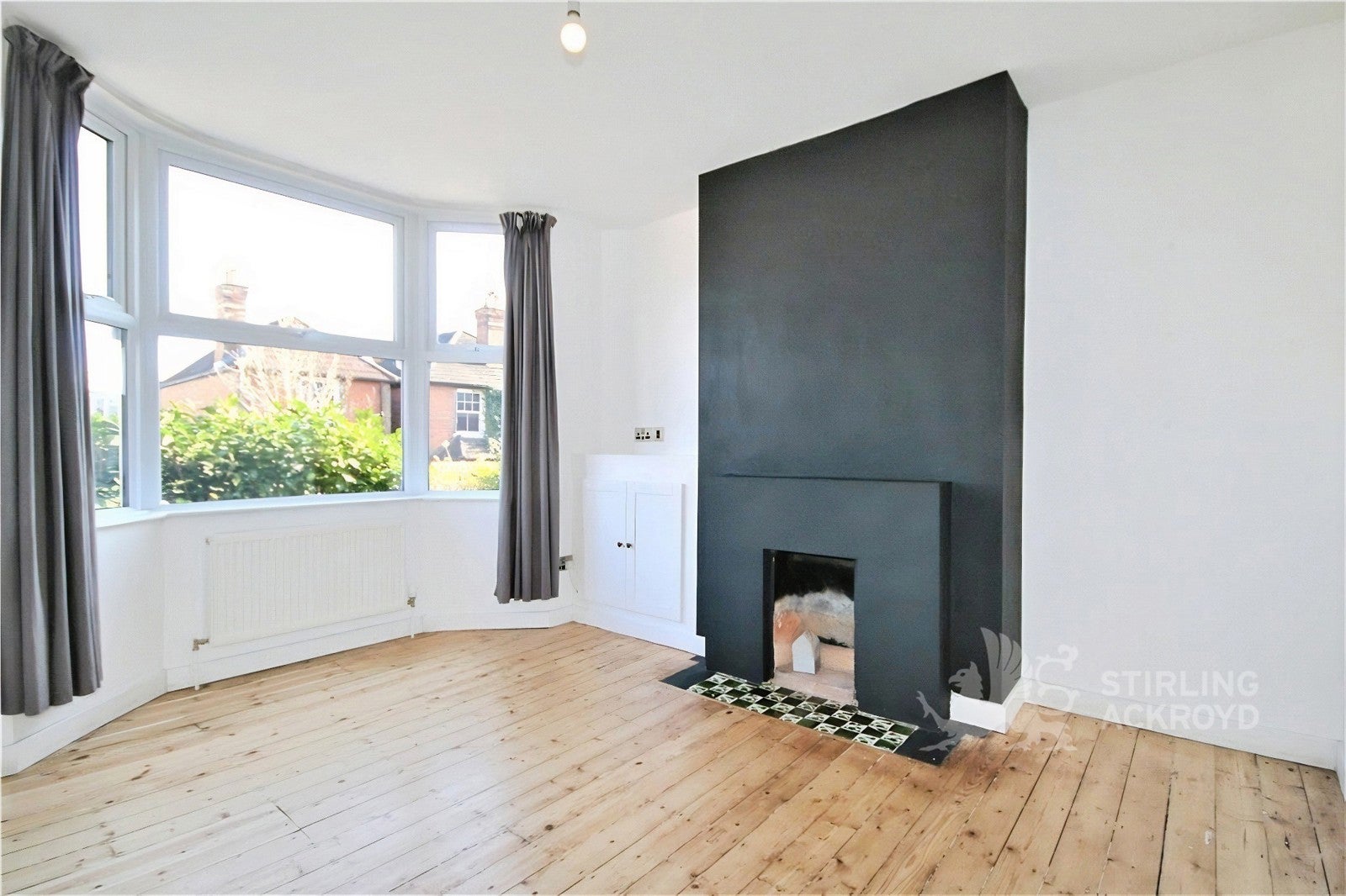Flat Walnut Tree Close in Guildford