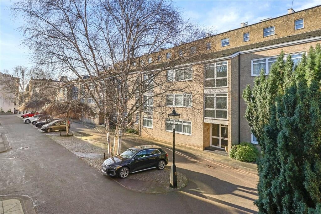 Flat Chester Close South in Greater London