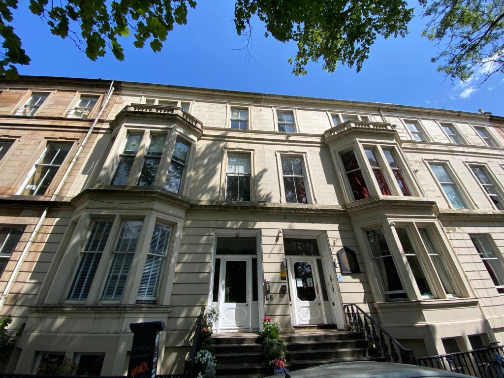 Flat Buckingham Terrace in Glasgow
