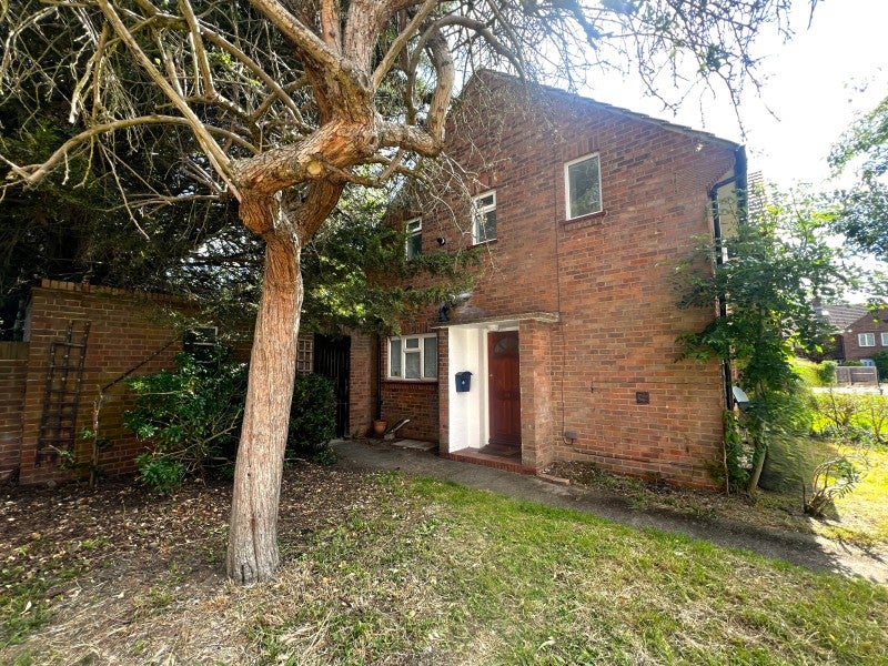 House Gloucester Crescent in Borough of Spelthorne