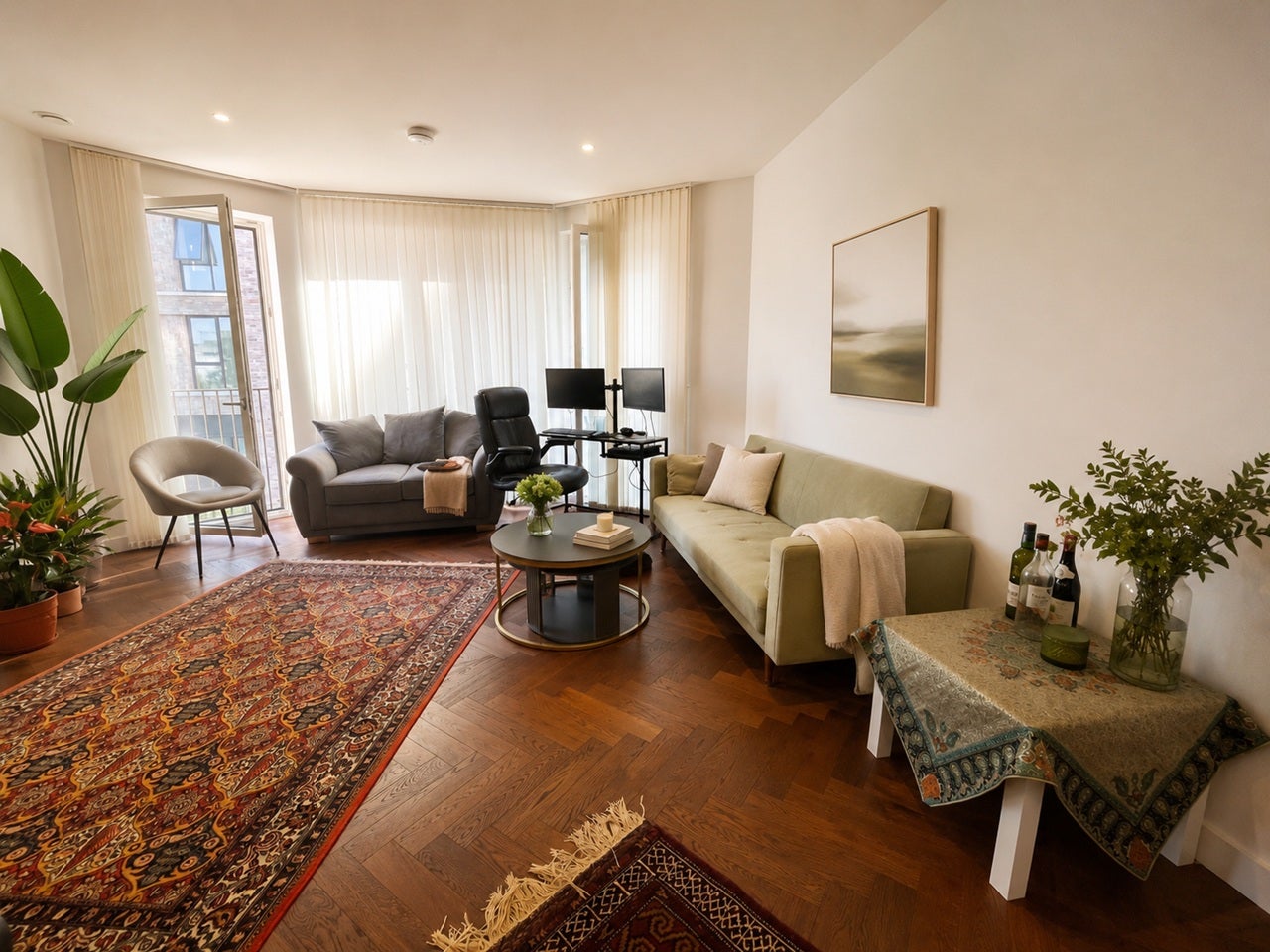 Flat Parkview Avenue in Greater London