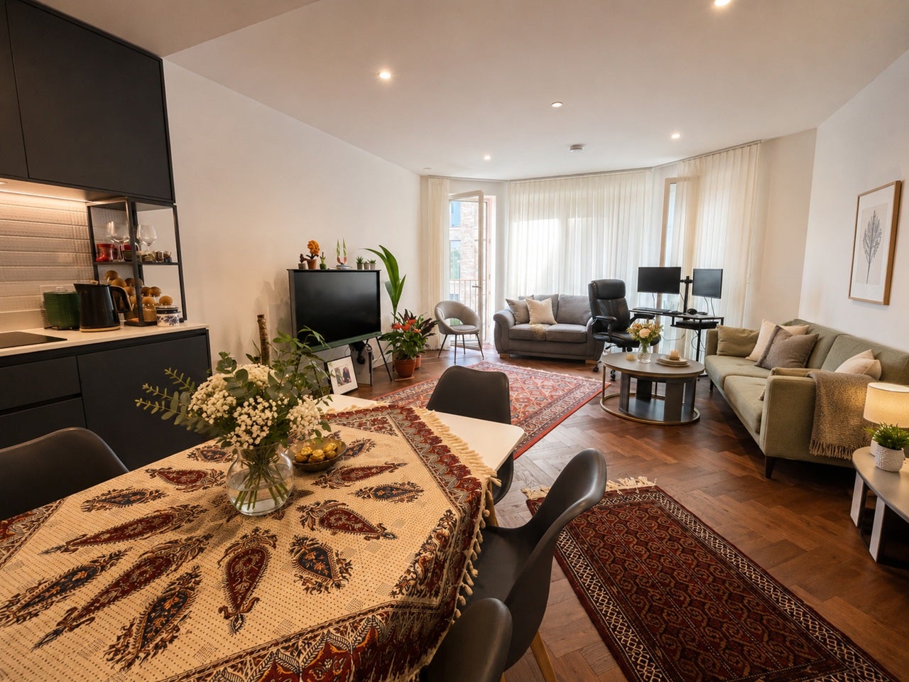 Flat Parkview Avenue in Greater London