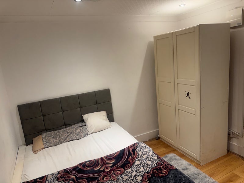 Room Cantwell Road in Greater London