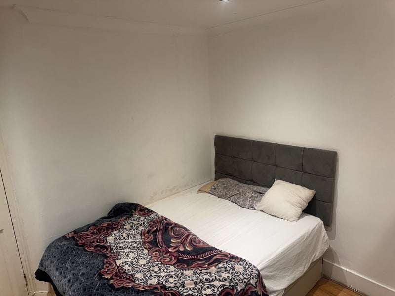 Room Cantwell Road in Greater London
