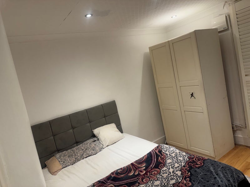 Room Cantwell Road in Greater London