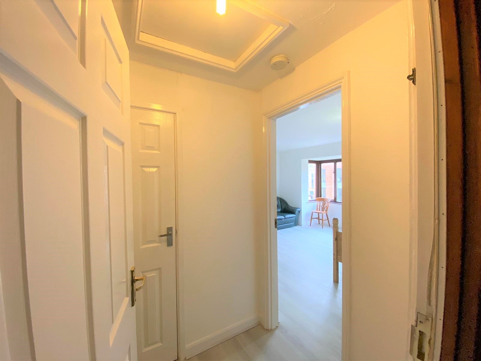 Flat Waterside Close in Greater London