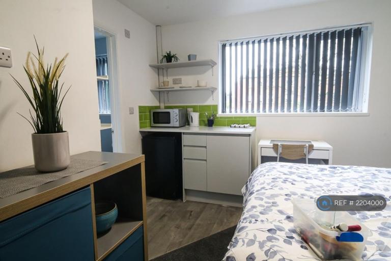 Room Carol Gardens in Dudley