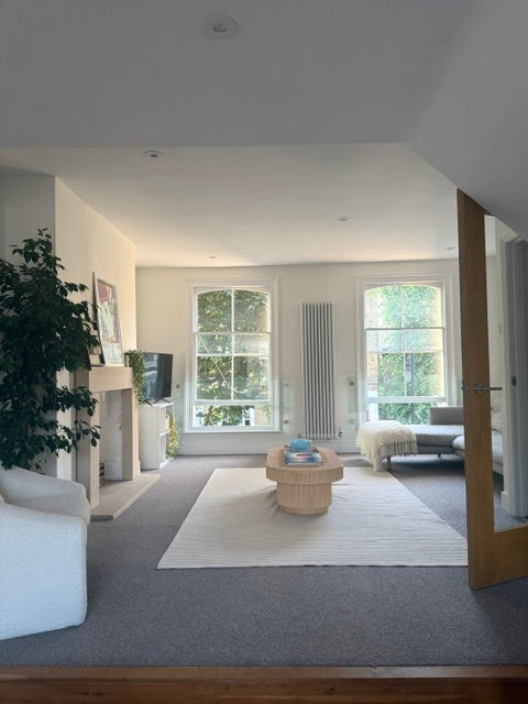 Flat Northchurch Road in Greater London