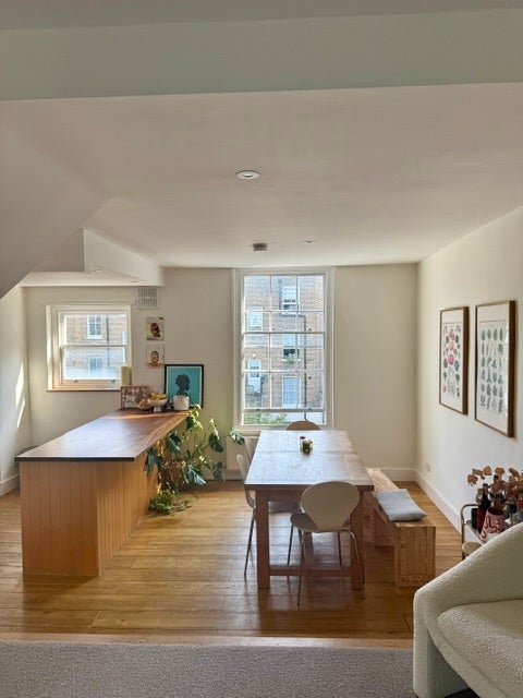 Flat Northchurch Road in Greater London