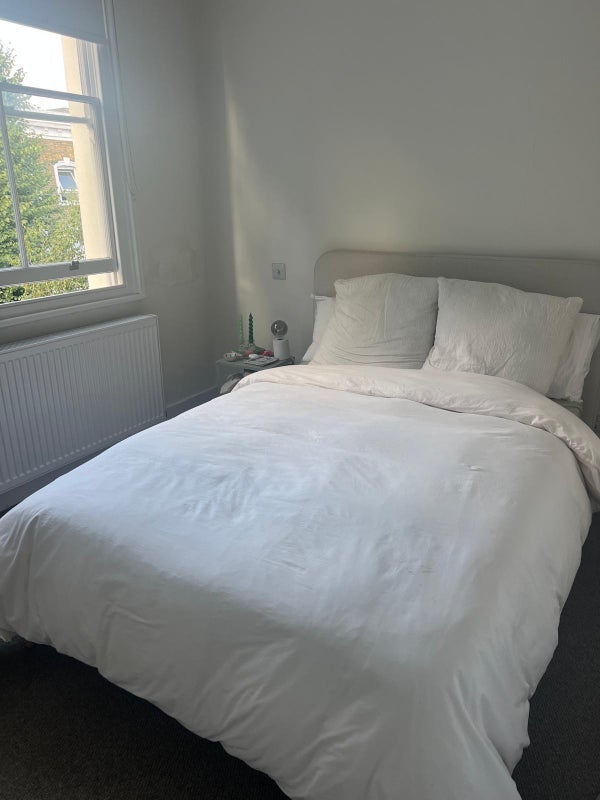 Flat Northchurch Road in Greater London