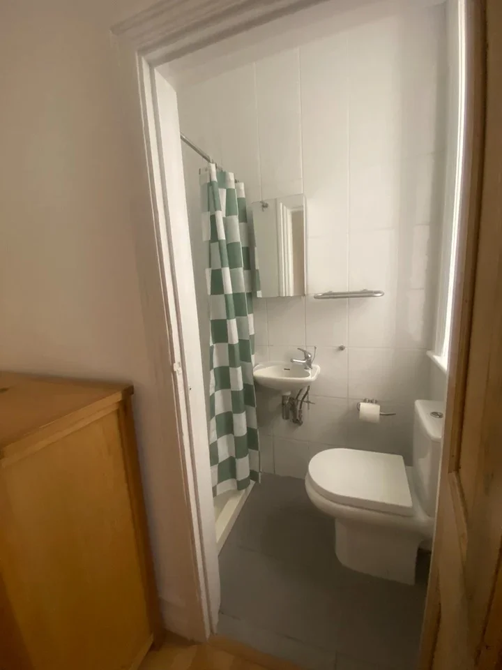 Room Grantully Road in City of Westminster