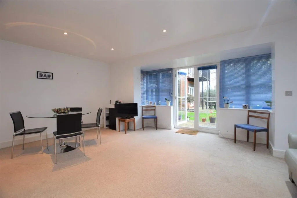 Flat Upper Mulgrave Road in Greater London
