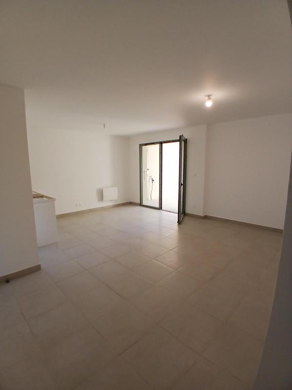 Flat Avenue de Saint-Zacharie in Trets