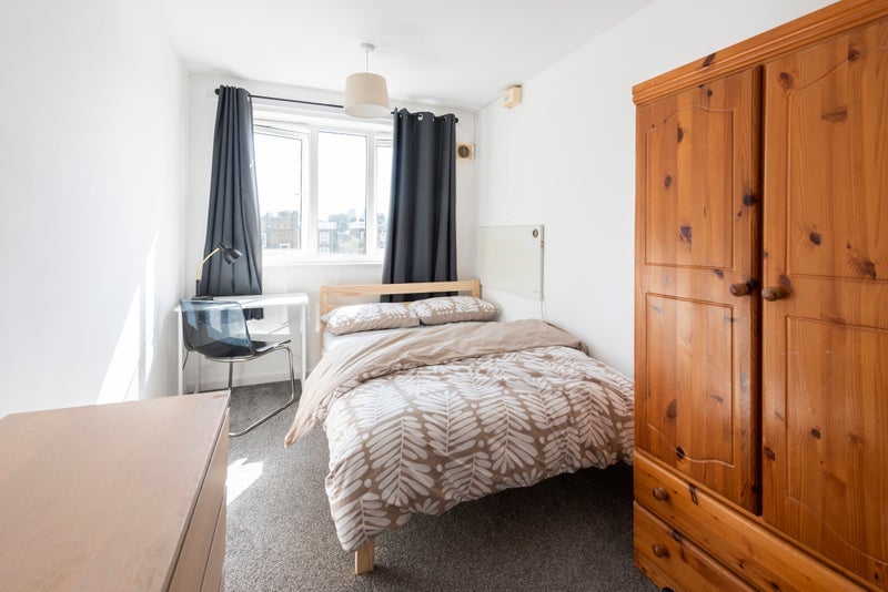 Room Baxter Road in Greater London