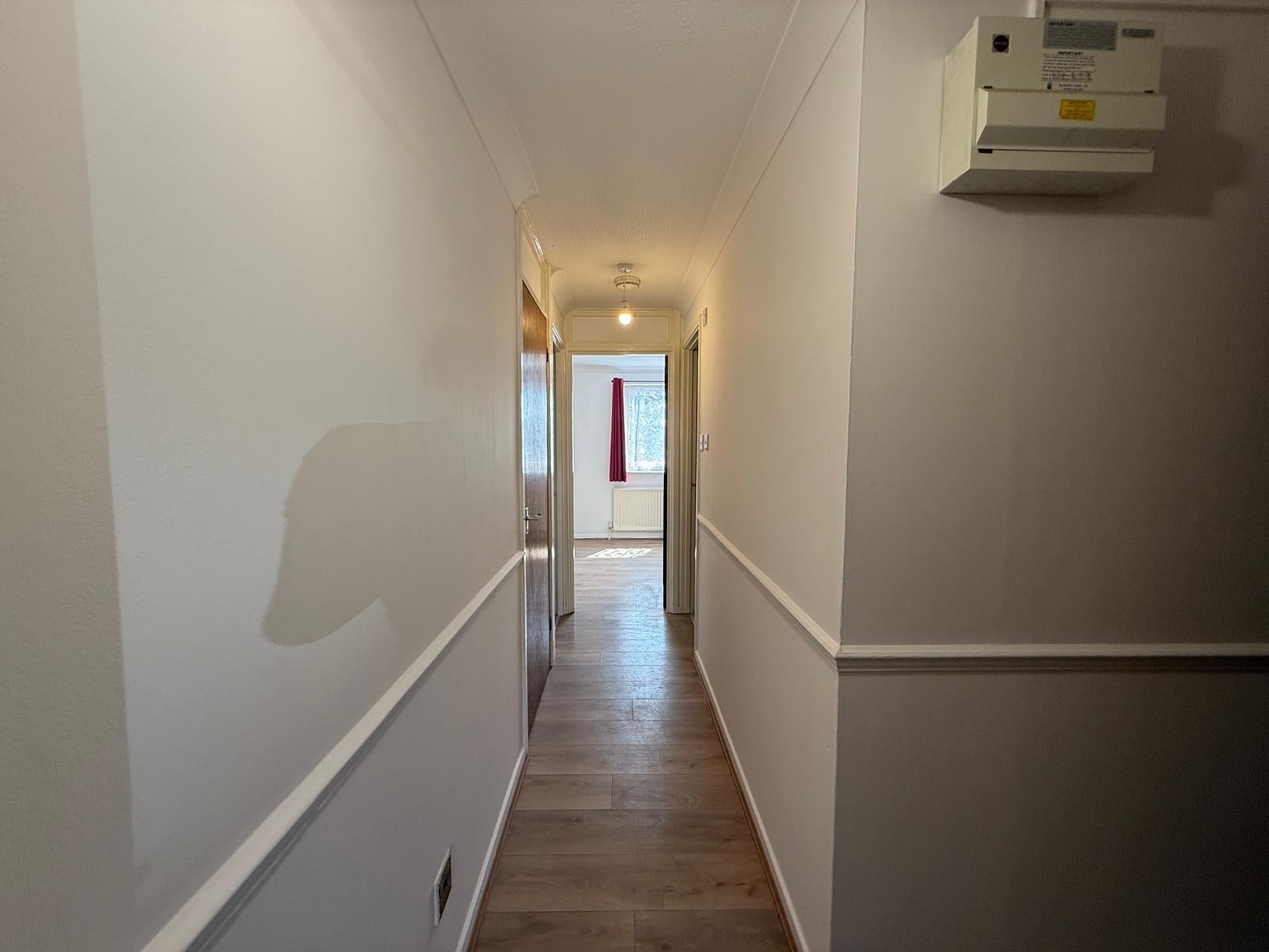 Flat Rochfords Gardens in Slough