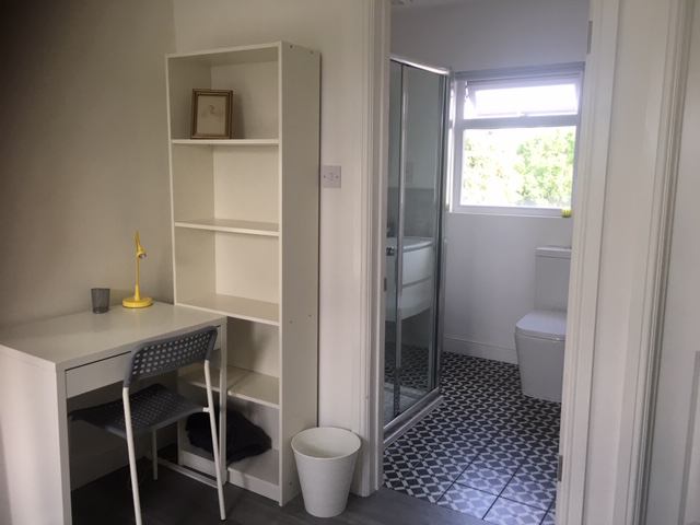 Room Enmore Road in Greater London