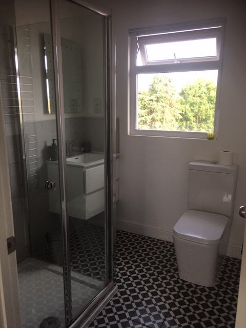 Room Enmore Road in Greater London