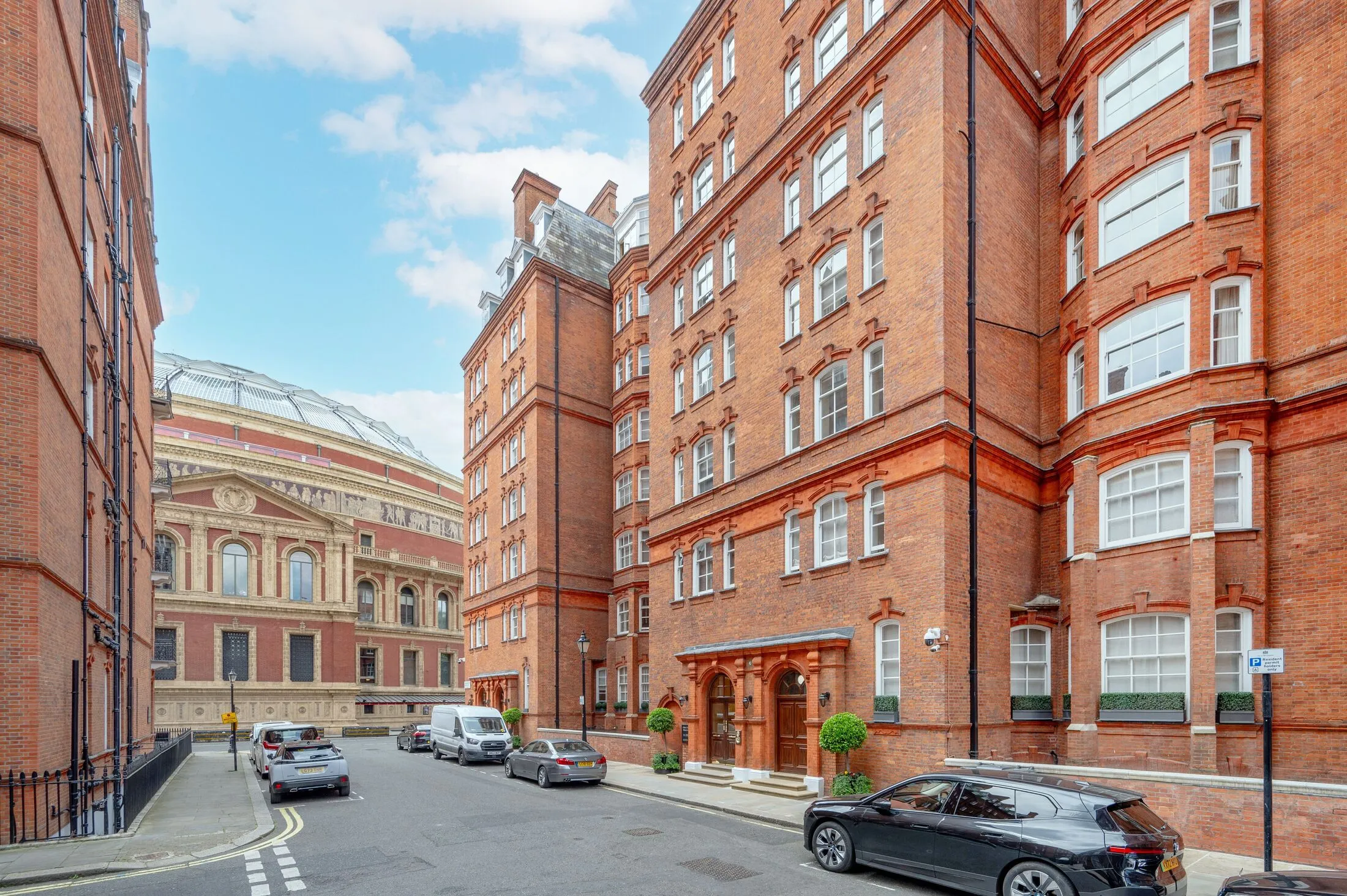 Flat Kensington Gore in City of Westminster