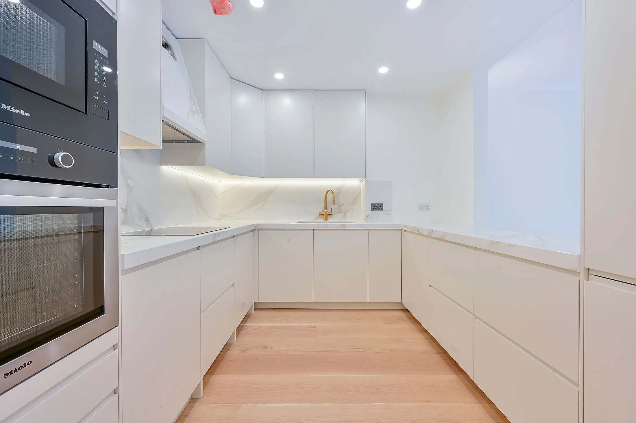 Flat Kensington Gore in City of Westminster