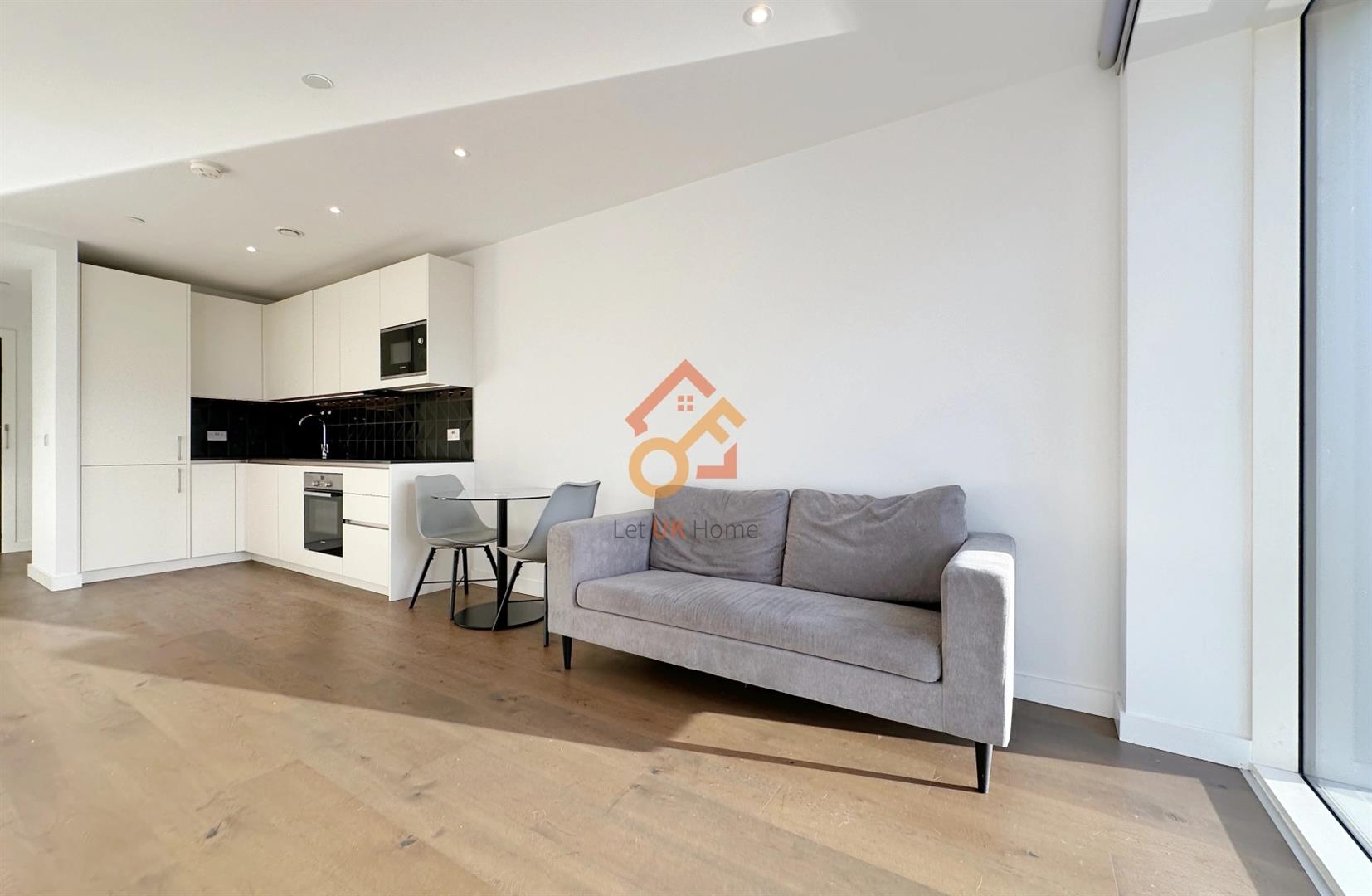 Flat Deacon Street in Greater London