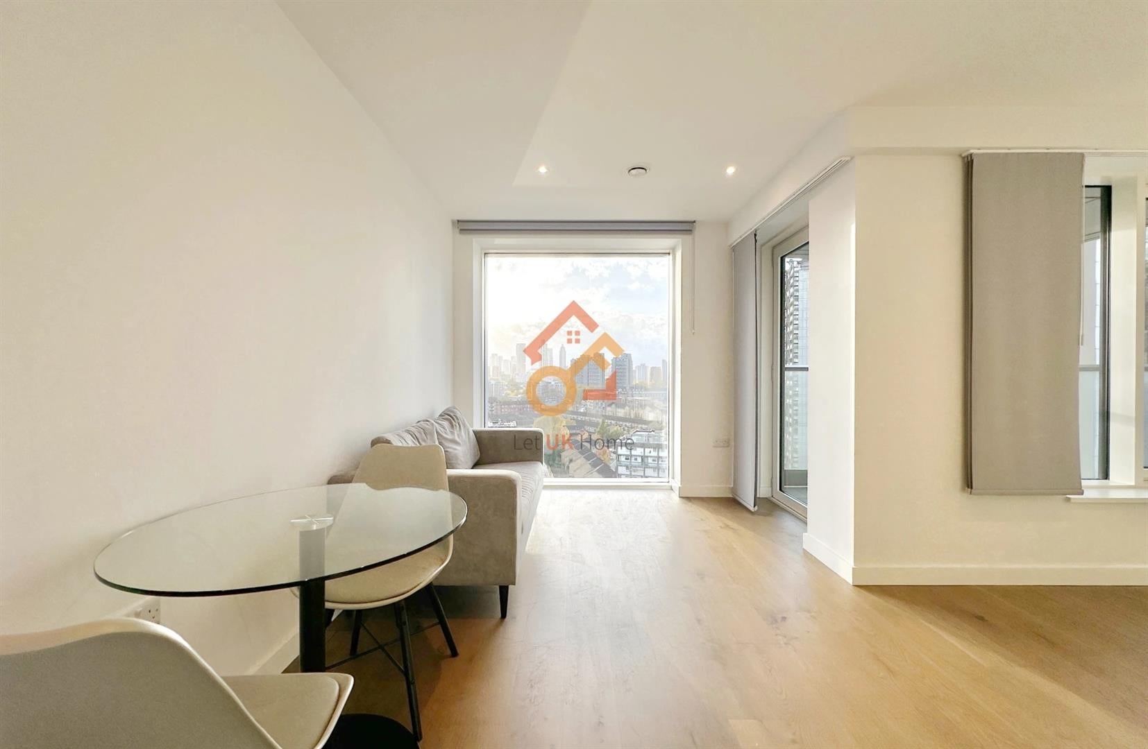Flat Deacon Street in Greater London