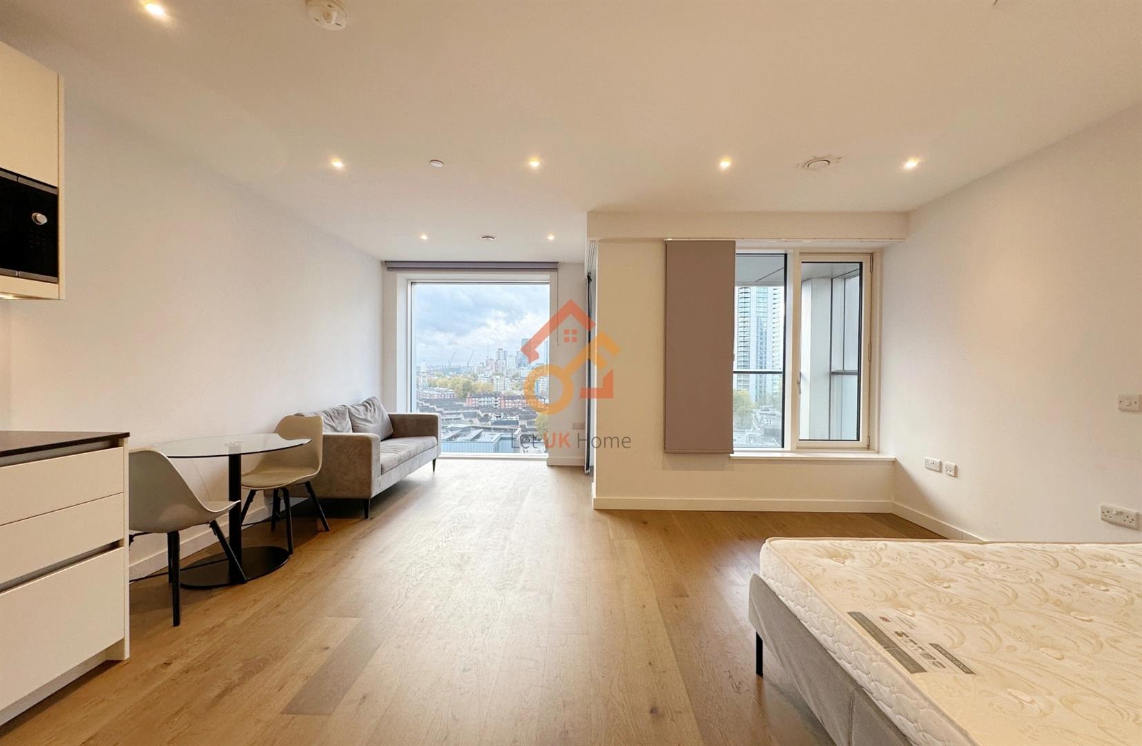 Flat Deacon Street in Greater London
