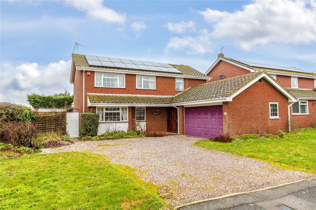 House Alma Farm Road in Toddington