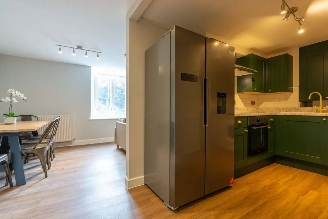 Flat Jesmond Road in Newcastle upon Tyne