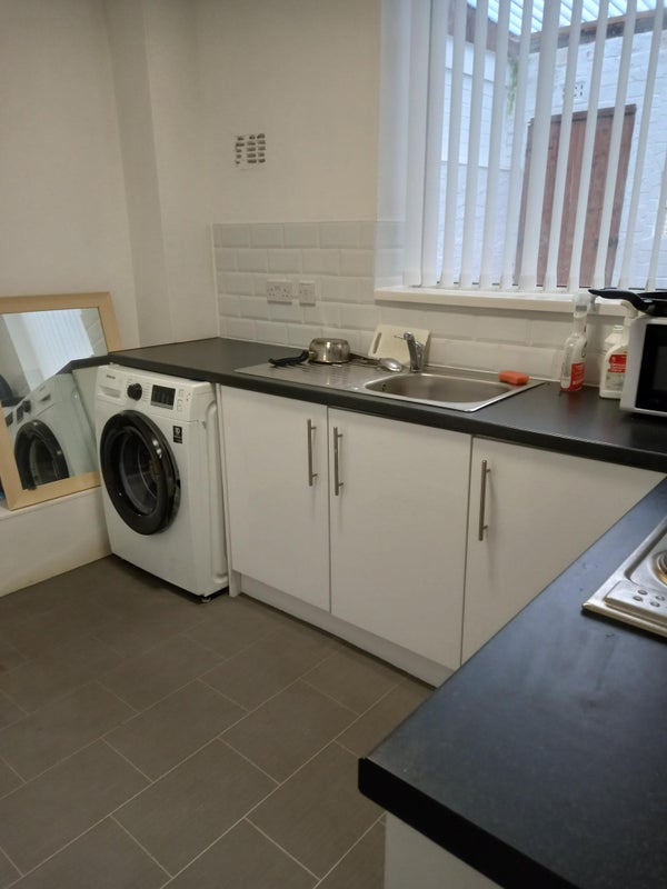 Room Huxley Street in Oldham