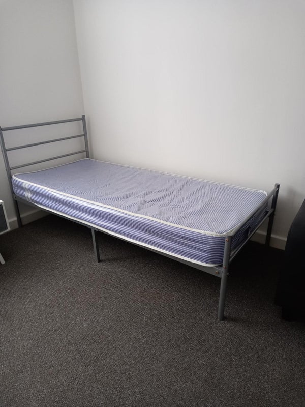 Room Huxley Street in Oldham