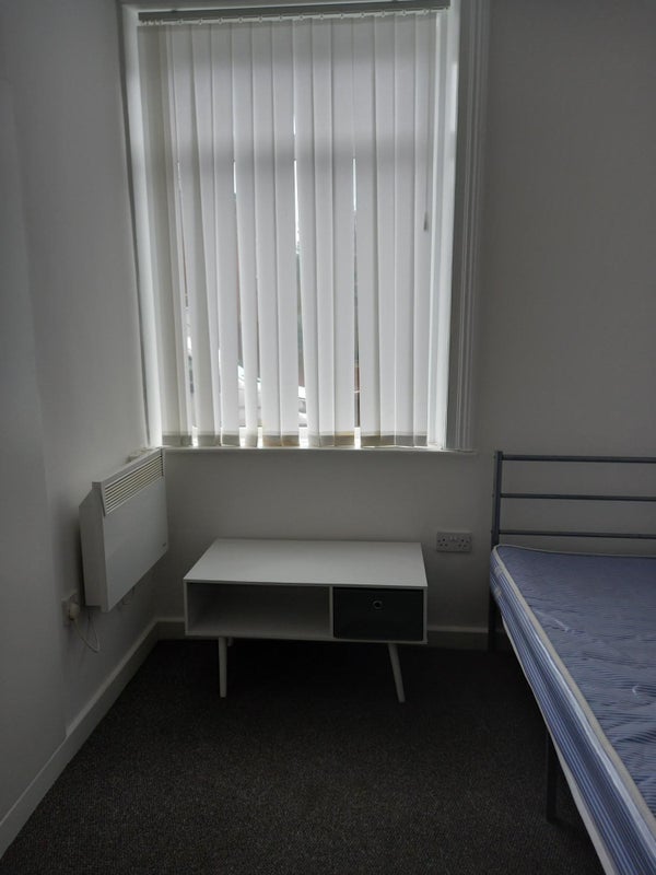 Room Huxley Street in Oldham