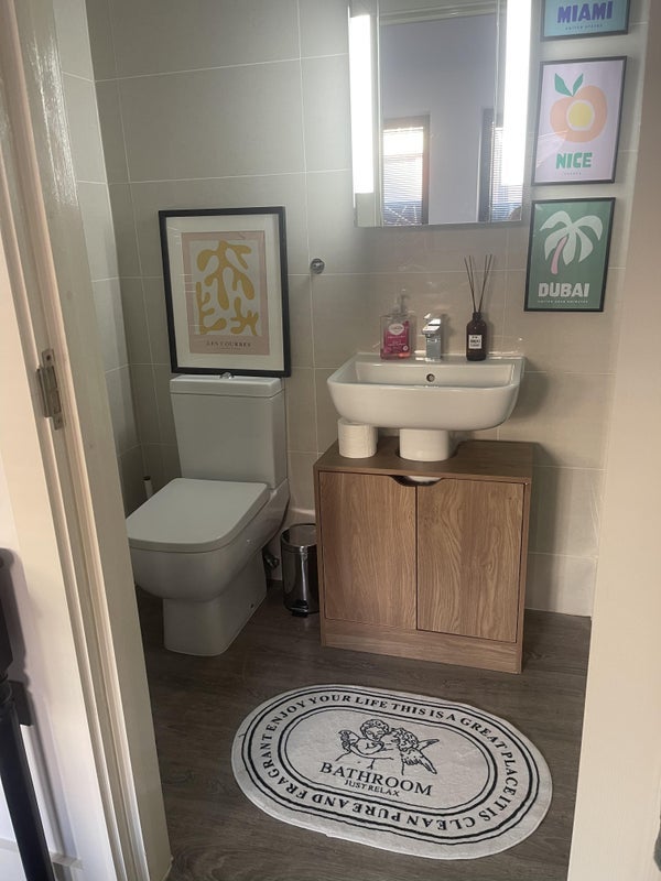 Room Vine Court in Greater London