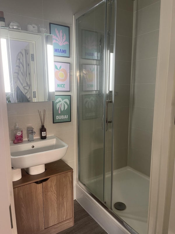 Room Vine Court in Greater London