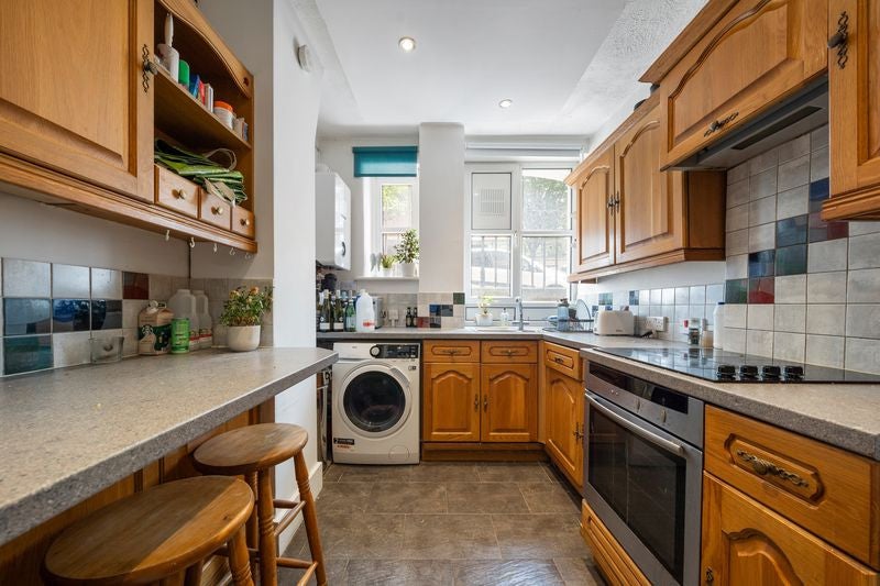 Flat Tankerton Street in Greater London