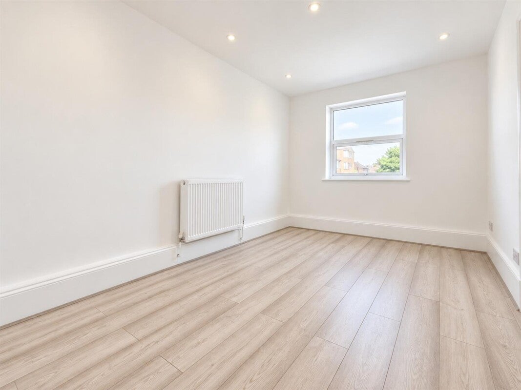 Flat Frances Street in Greater London