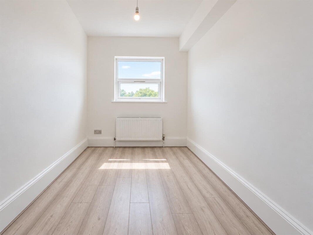 Flat Frances Street in Greater London