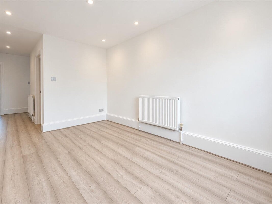 Flat Frances Street in Greater London