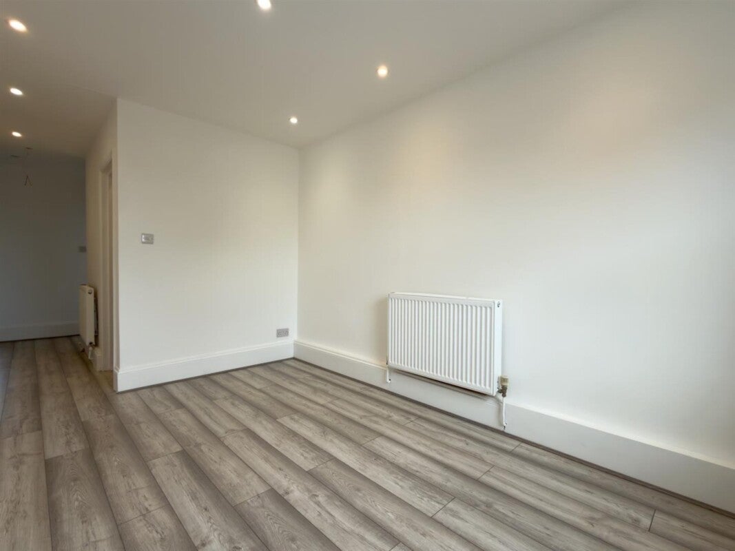 Flat Frances Street in Greater London