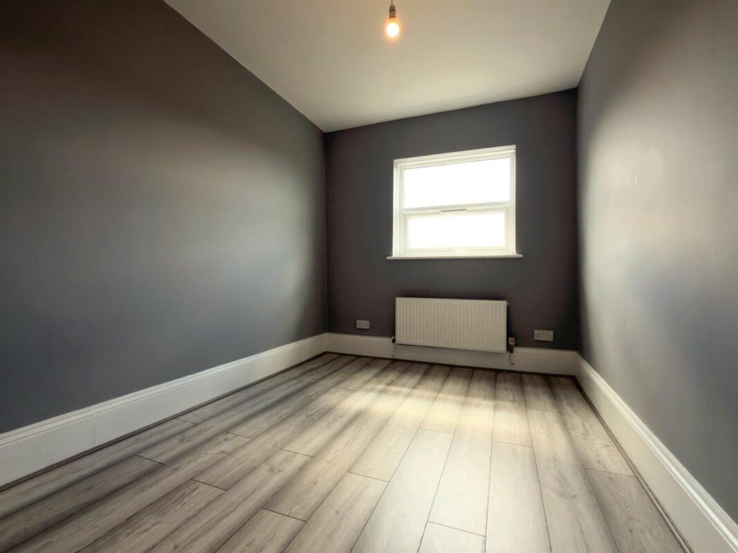 Flat Frances Street in Greater London