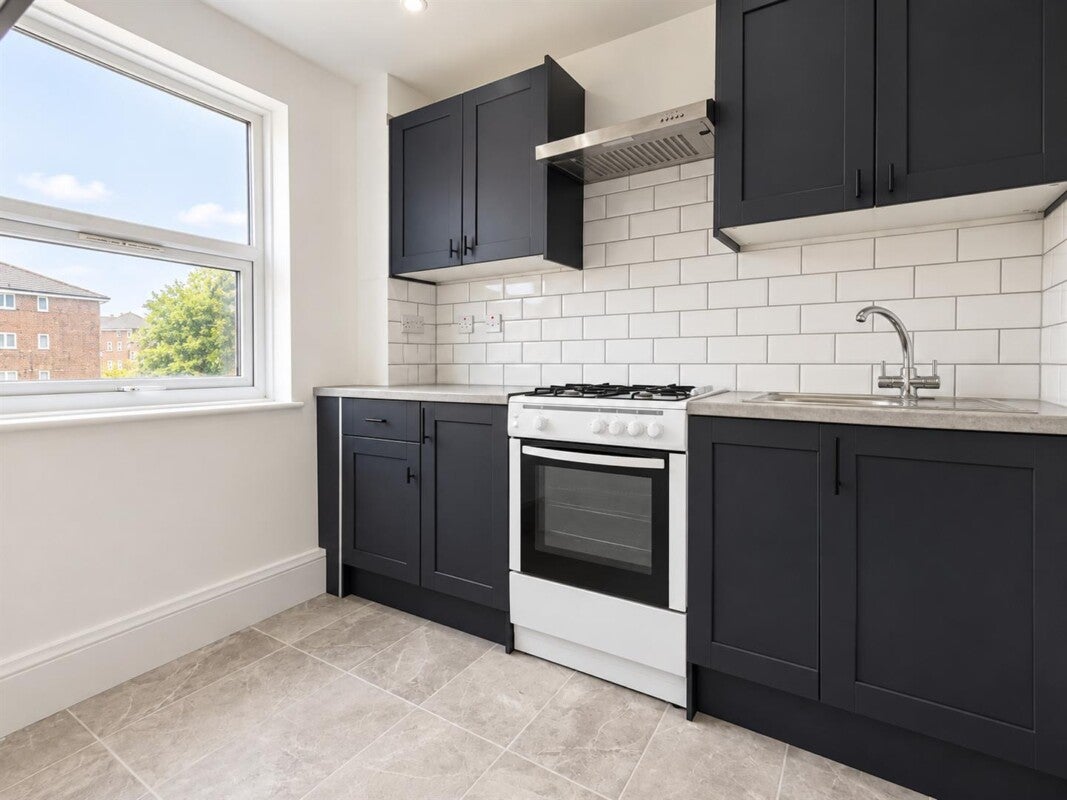 Flat Frances Street in Greater London