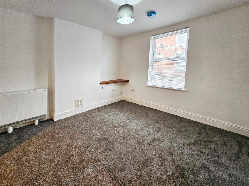 Flat Montague Street in Rushden