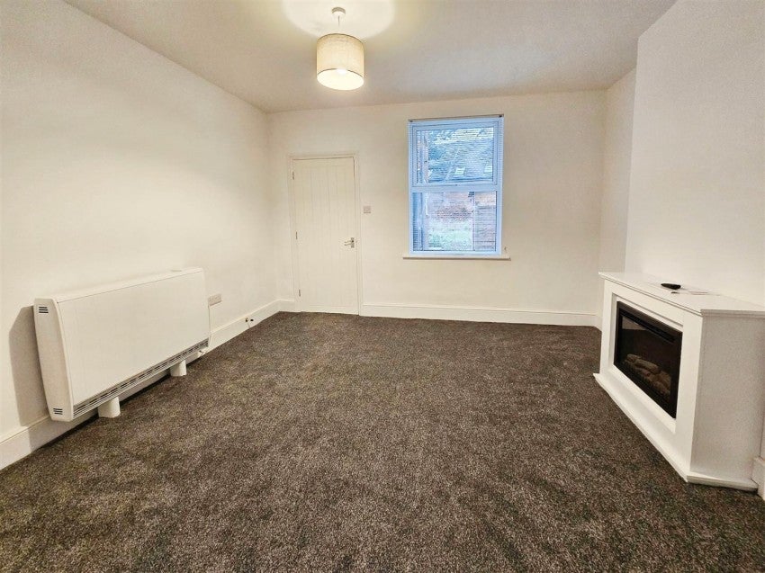 Flat Montague Street in Rushden