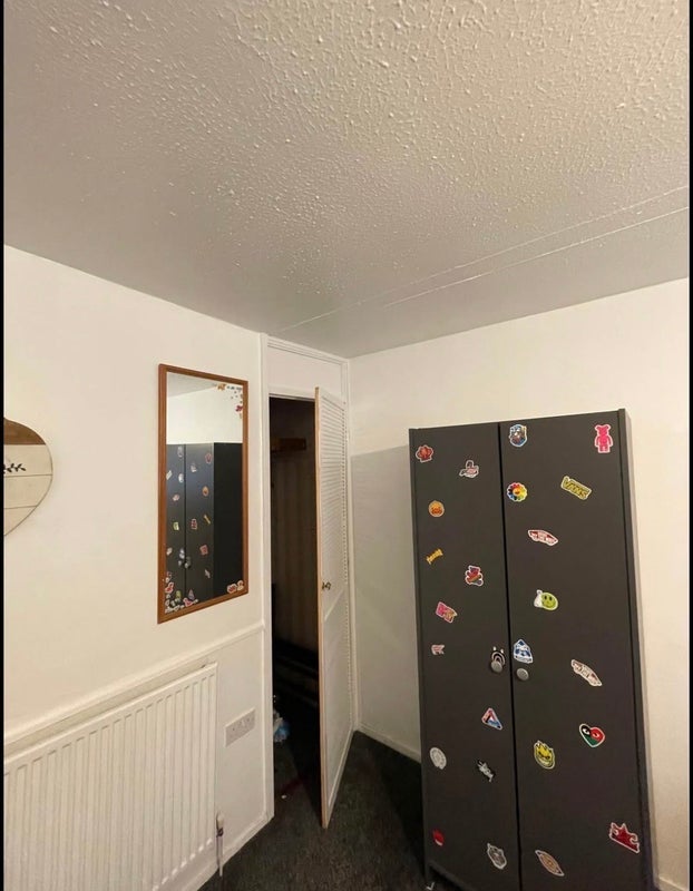 Room Royston Avenue in Bolton
