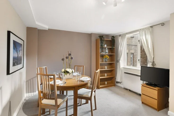 Flat Newark Street in Greater London