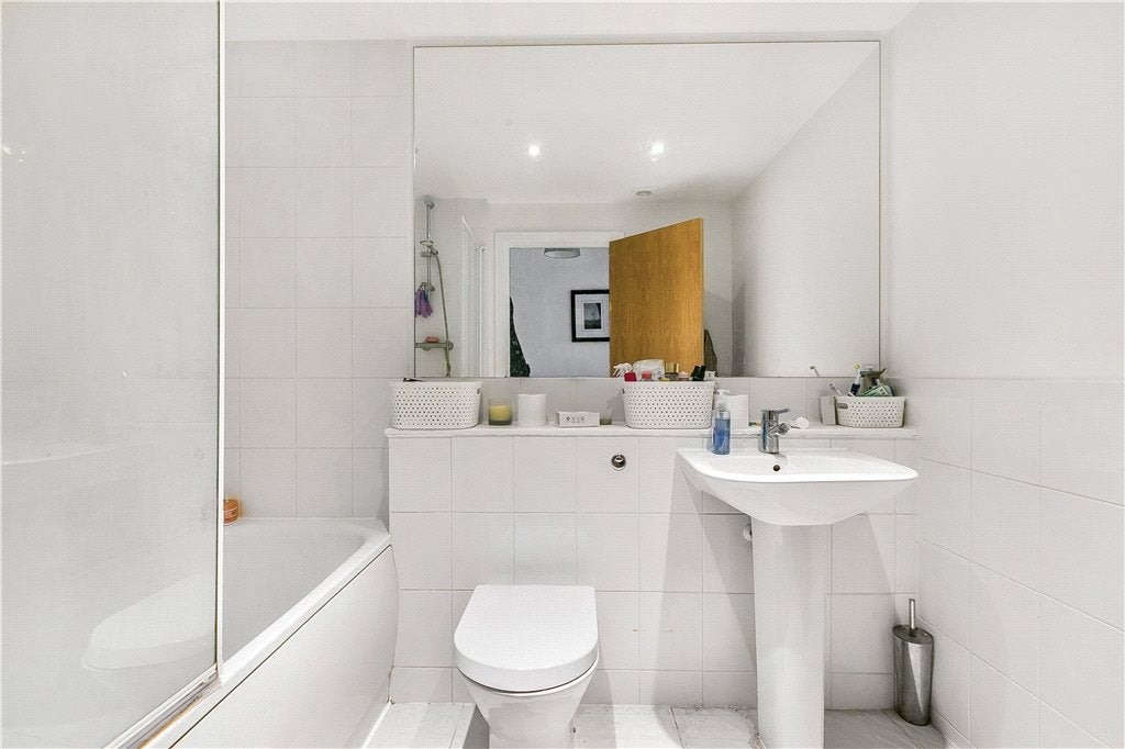 Flat Durnsford Road in Greater London