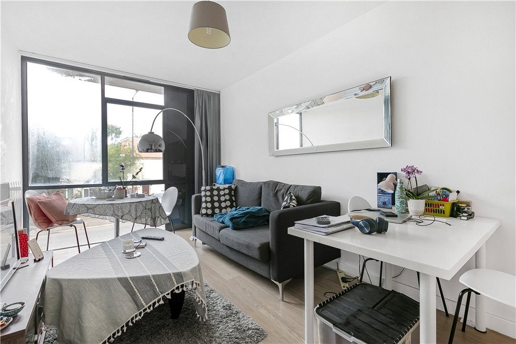 Flat Durnsford Road in Greater London
